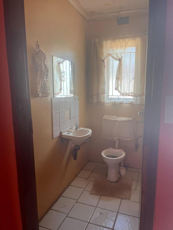 4 Bedroom Property for Sale in Montshioa North West